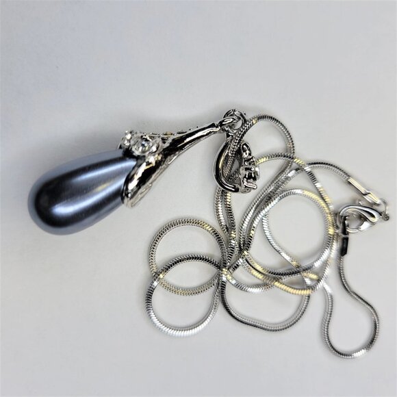 SILVERY Grey Pearl Teardrop Pendant Necklace and Chain - Picture 6 of 11